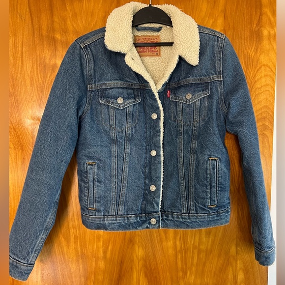 Levi's Jackets & Blazers - Levi's Women's Classic Blue Jean Jacket with Sherpa Lining